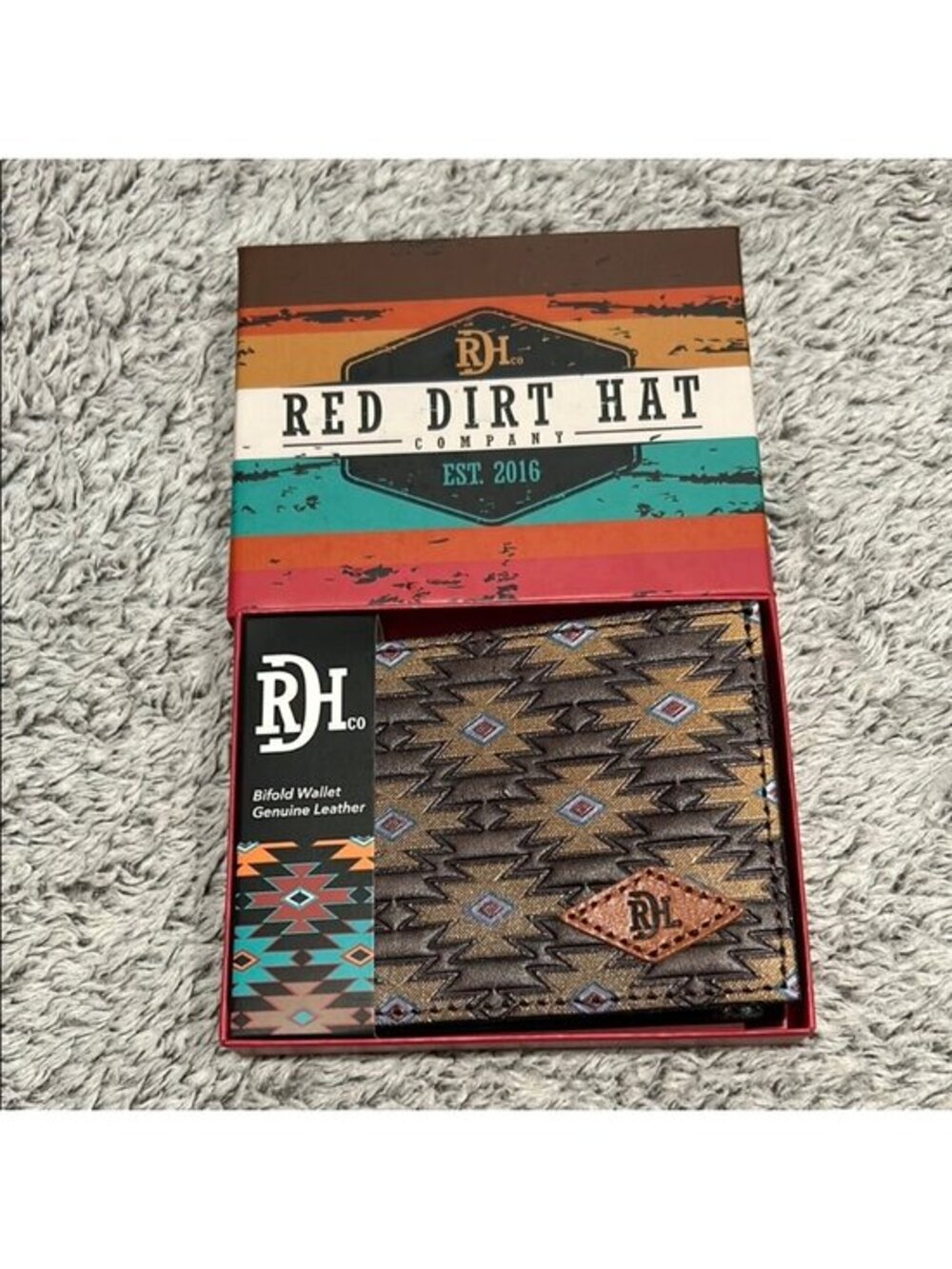 RDH Red Dirt Hat genuine leather BIFOLD WALLET men's new in box